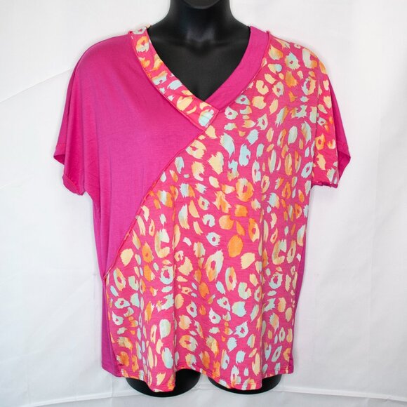 NEW Celeste Animal Print Top Womens L Large Pink Leopard V Neck Rayon Tee QQ06X - Picture 2 of 7
